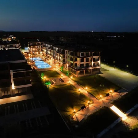 Apartment M1 Pool And View