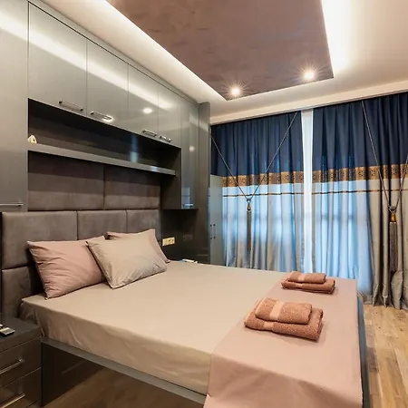 Apartment M1 Pool And View