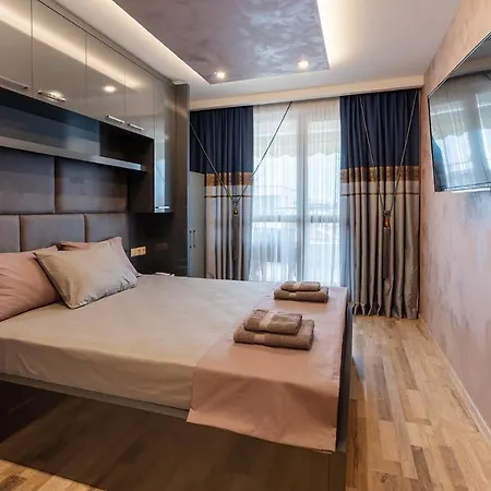 M1 Pool And View Apartment