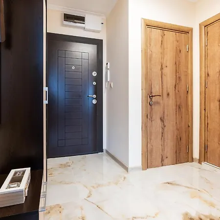 Apartment M1 Pool And View