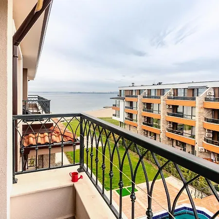 M1 Pool And View Apartment Burgas