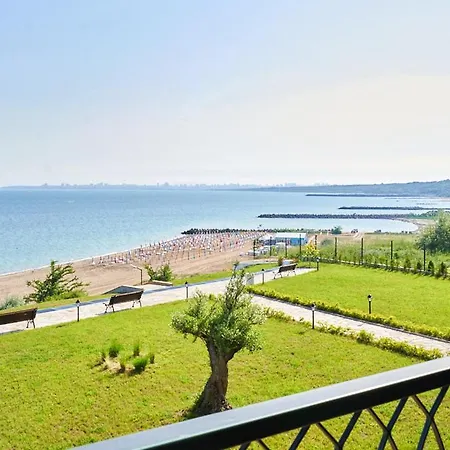 Apartment M1 Pool And View